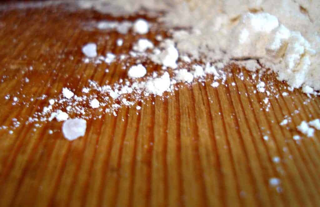 too much flour makes dry and crumbly bread