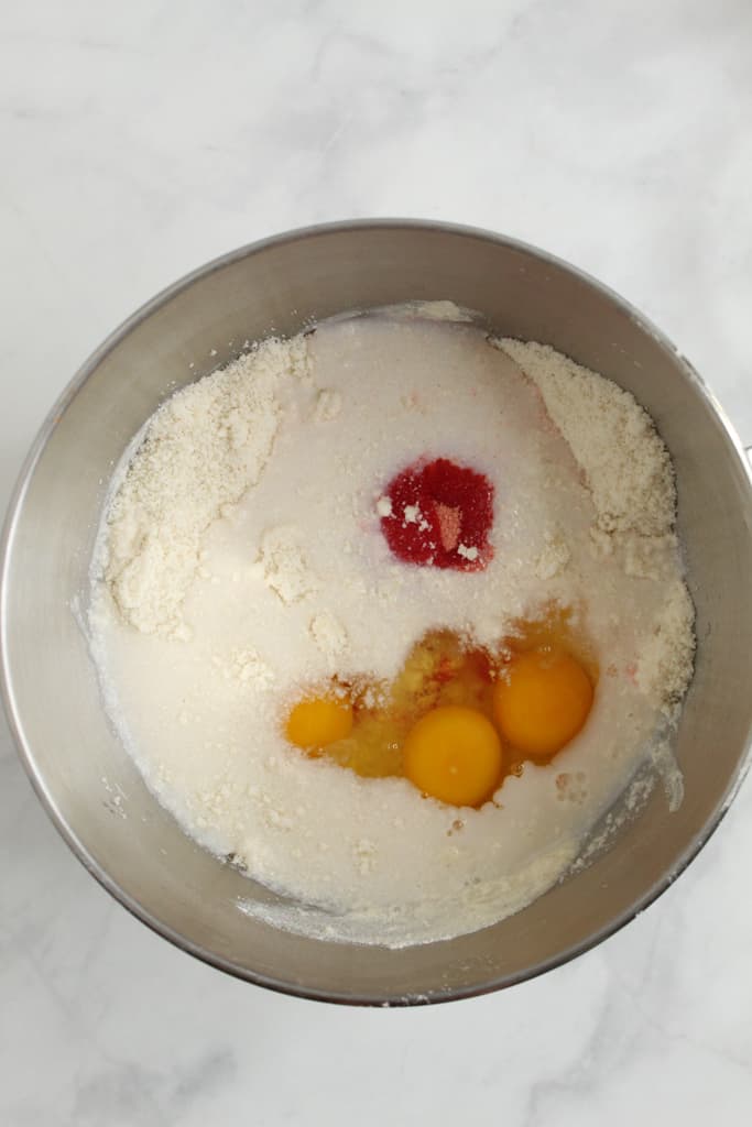 wet and dry ingredient for gluten-free strawberry cake