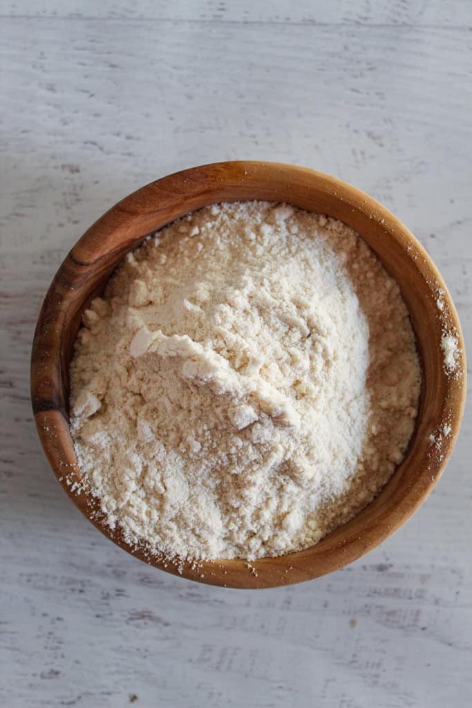 brown bowl of brown rice flour.