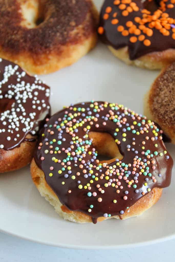 plate of gluten free air fryer donuts