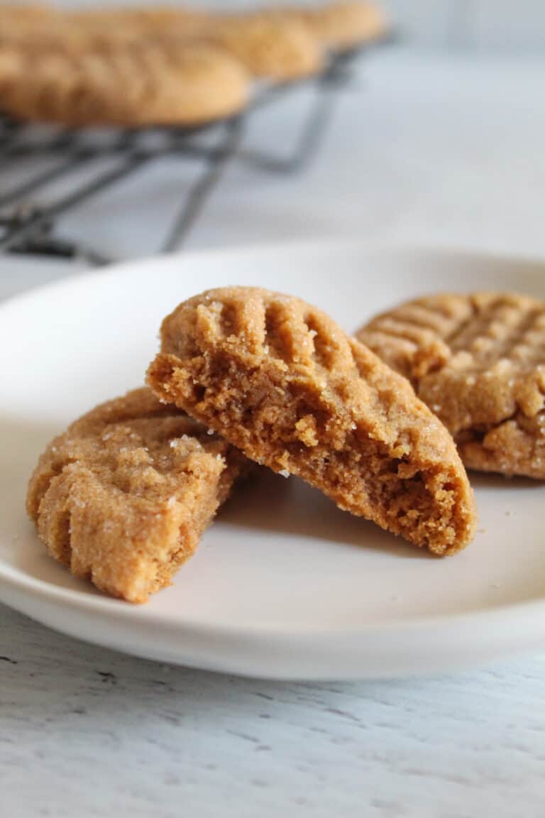 inside of flourless peanut butter cookies.