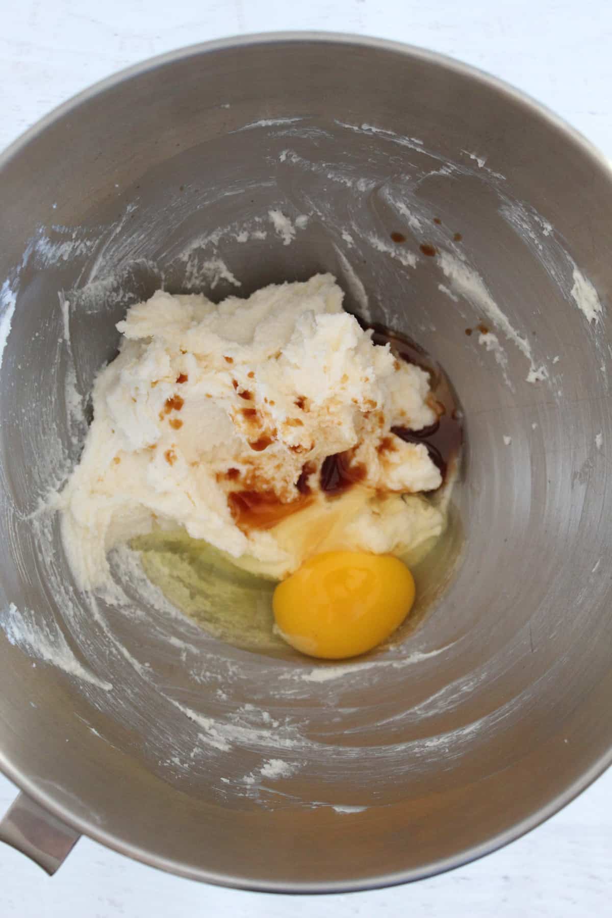 adding eggs to creamed sugar