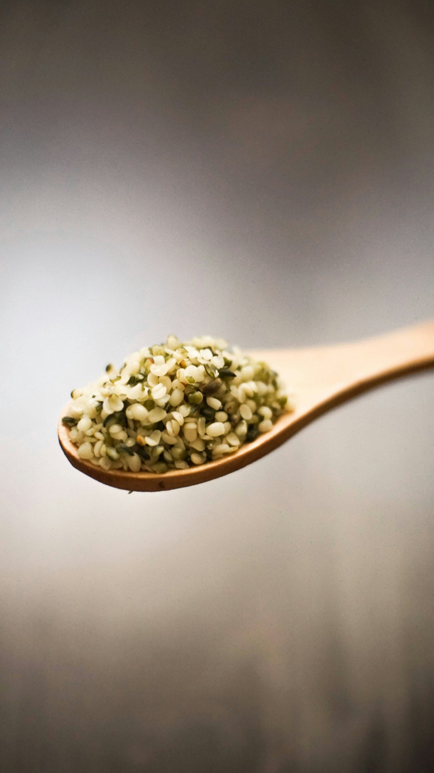 Chia Seeds Substitute: spoon of hemp seeds