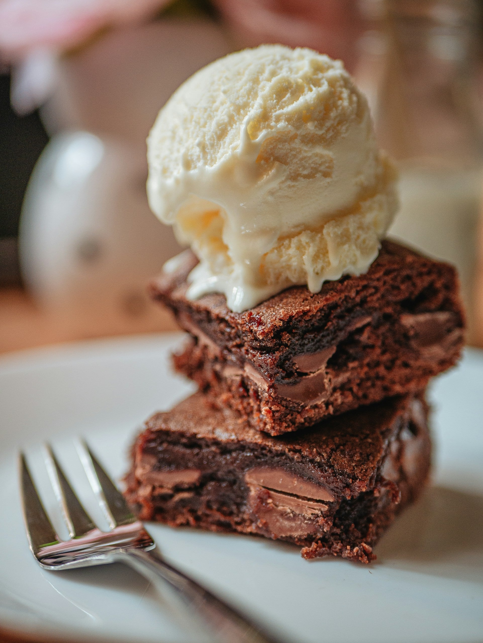 brownie with vanilla ice cream