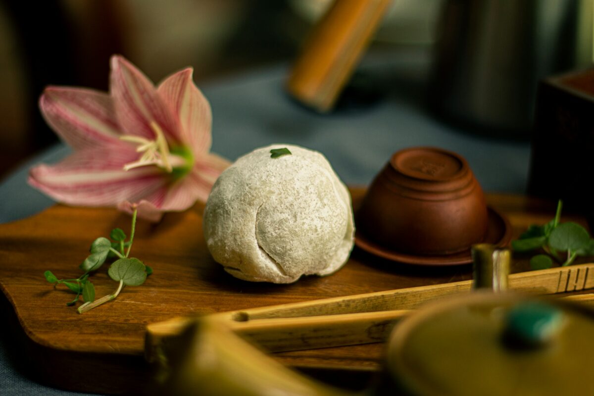 Mochi is the well-known name for this kind of dessert which also appear in many other Asia culture. ( Bánh bao chỉ ).
I made this on the occasion of the Qixi festival ( Thất Tịch ), an Asian valentine, along with a wish.